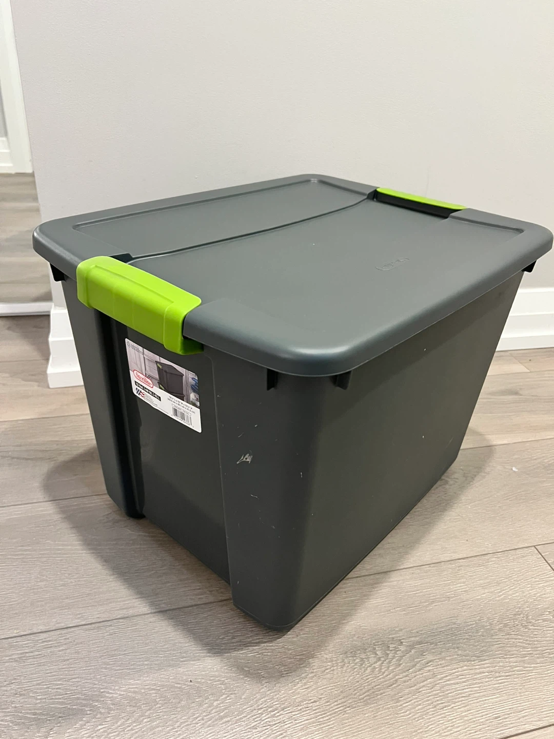 Moving sale- 1 tote + 2 heavy duty moving bags