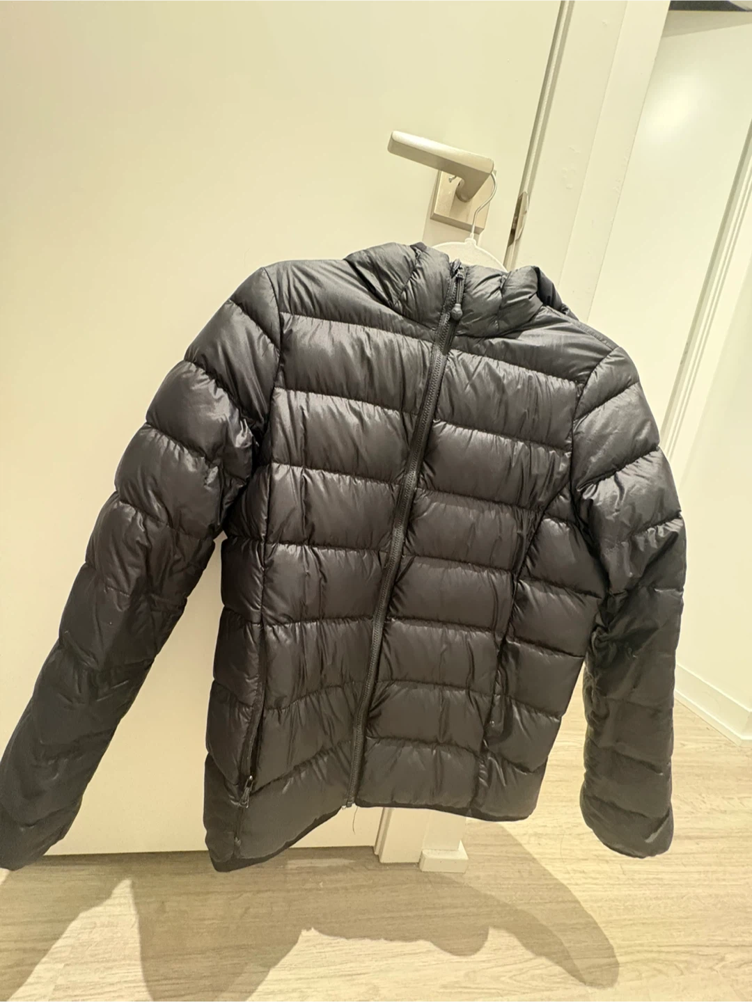 Aritzia The Little Puff Black - Size Small - photo 2