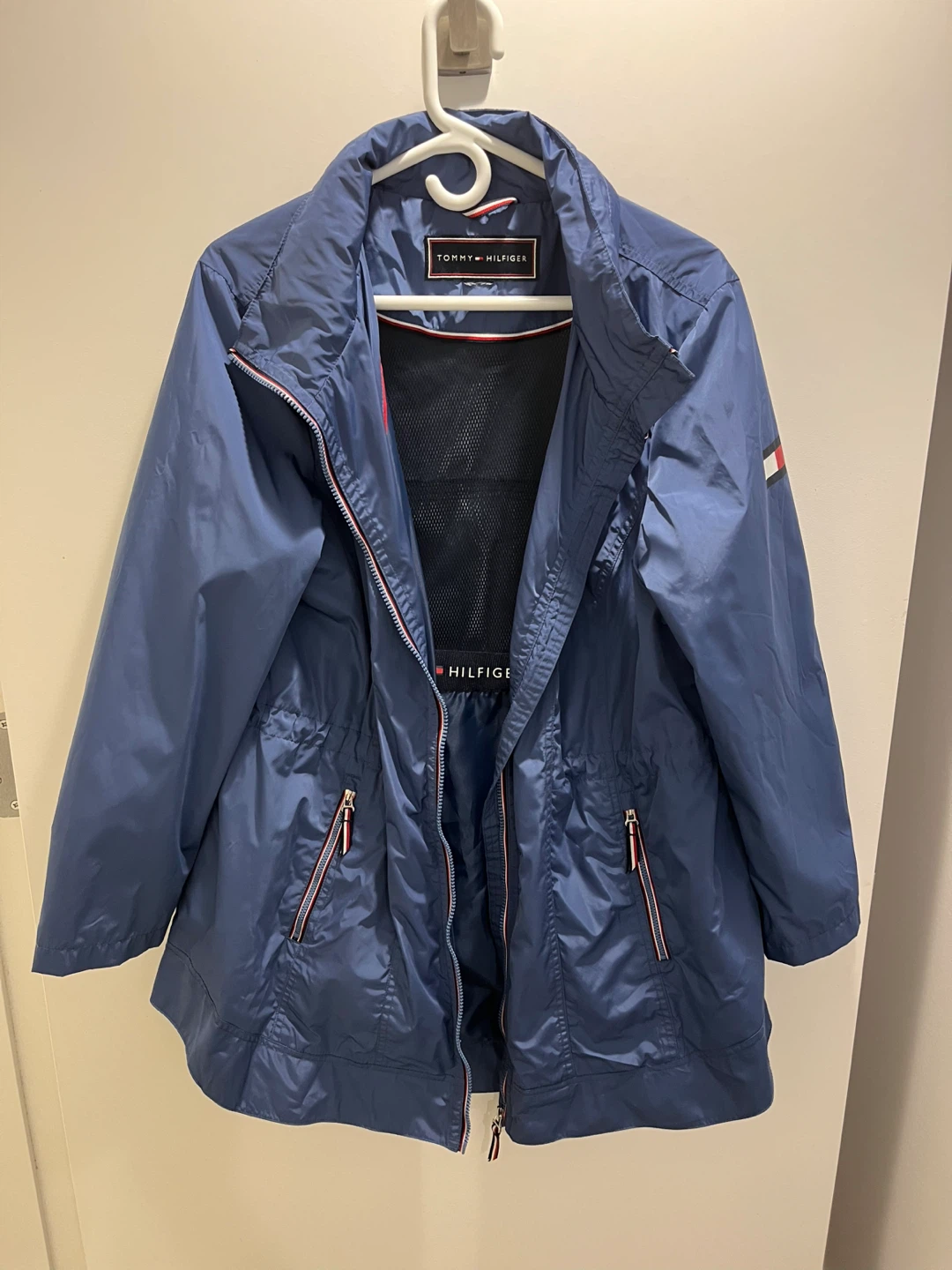 *Like New*Woman’s Water Resistant Nylon Jacket*XL