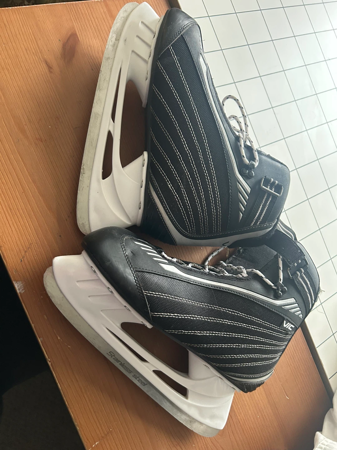 VIC Ice Hockey Skates