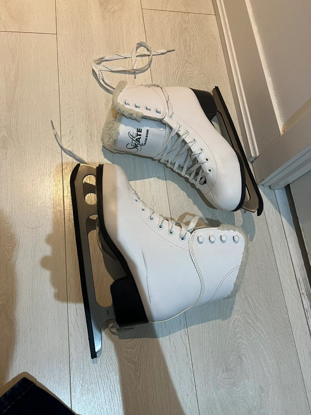 Jackson Soft white figure Skates - size 8 - photo 2