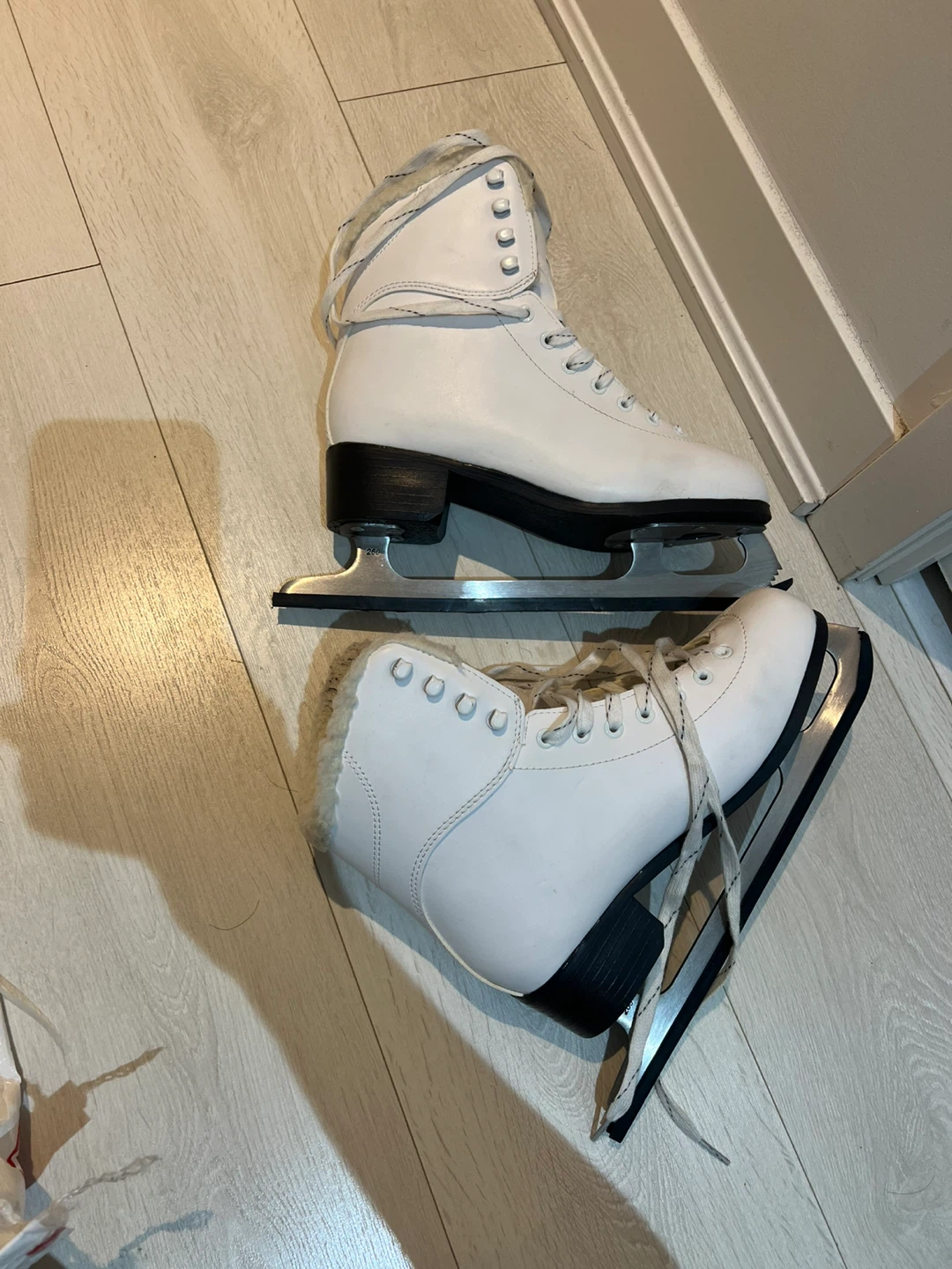 Jackson Soft white figure Skates - size 8 - photo 3