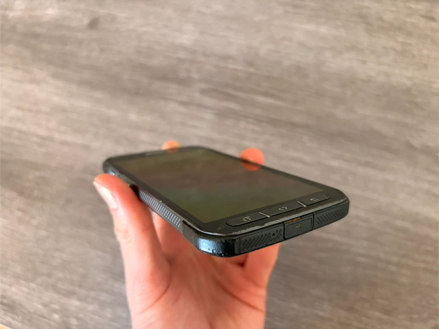 Samsung Galaxy S5 Active - photo 3