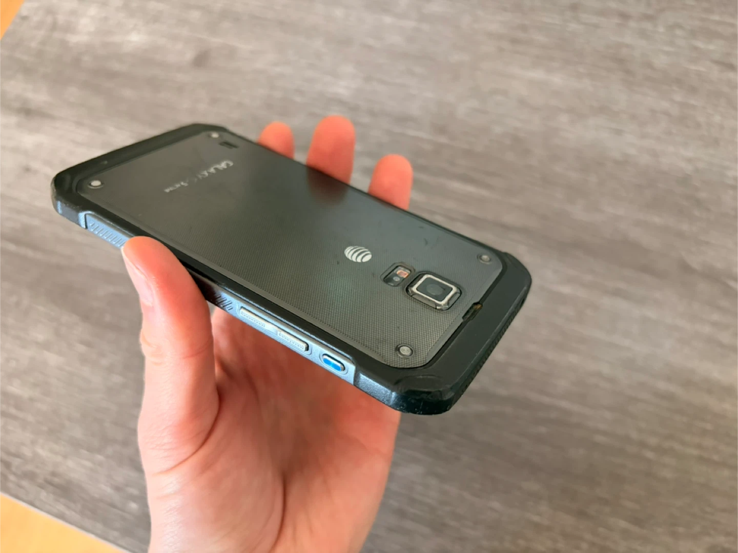 Samsung Galaxy S5 Active - photo 4