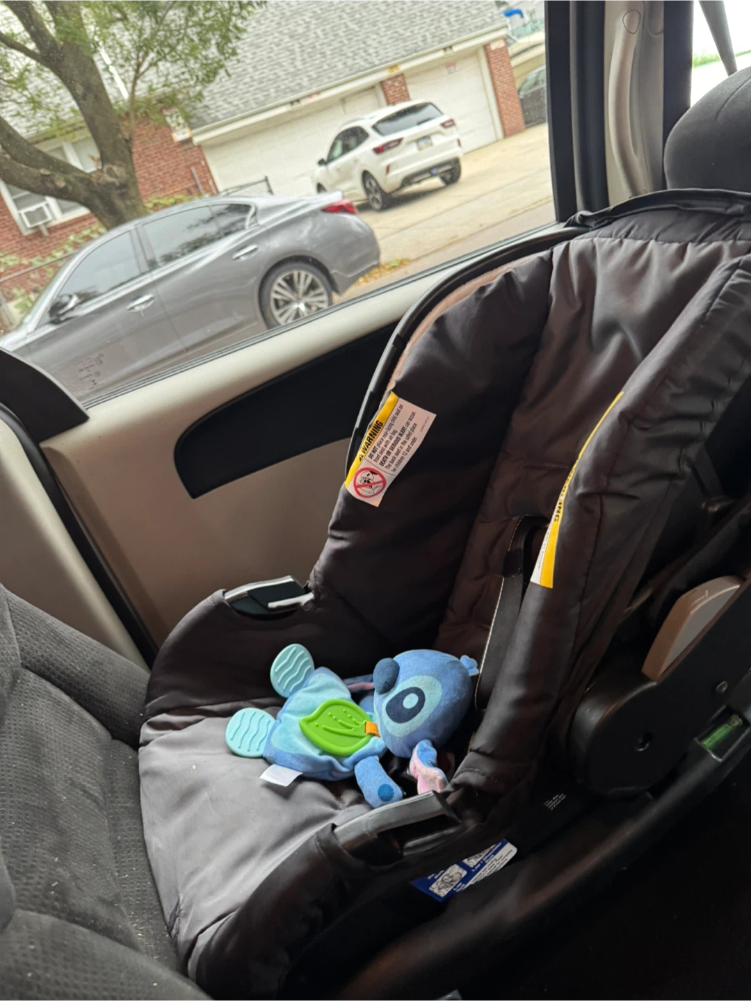 Baby trend Car seat with base - photo 5