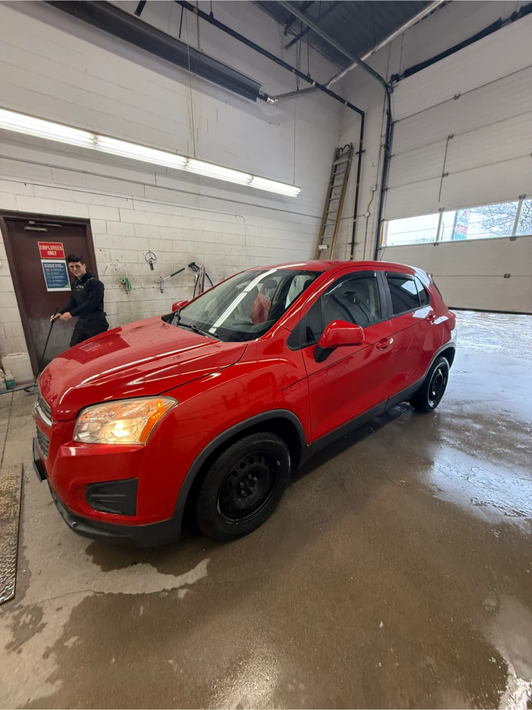 Red Chevrolet Trax - photo 4