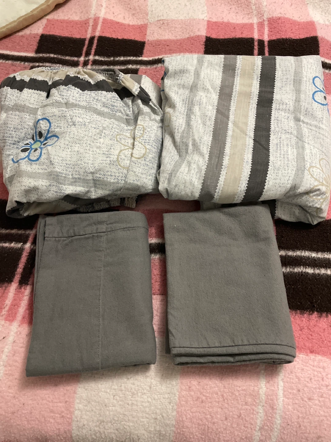 Queen Size Bedding Set in good condition