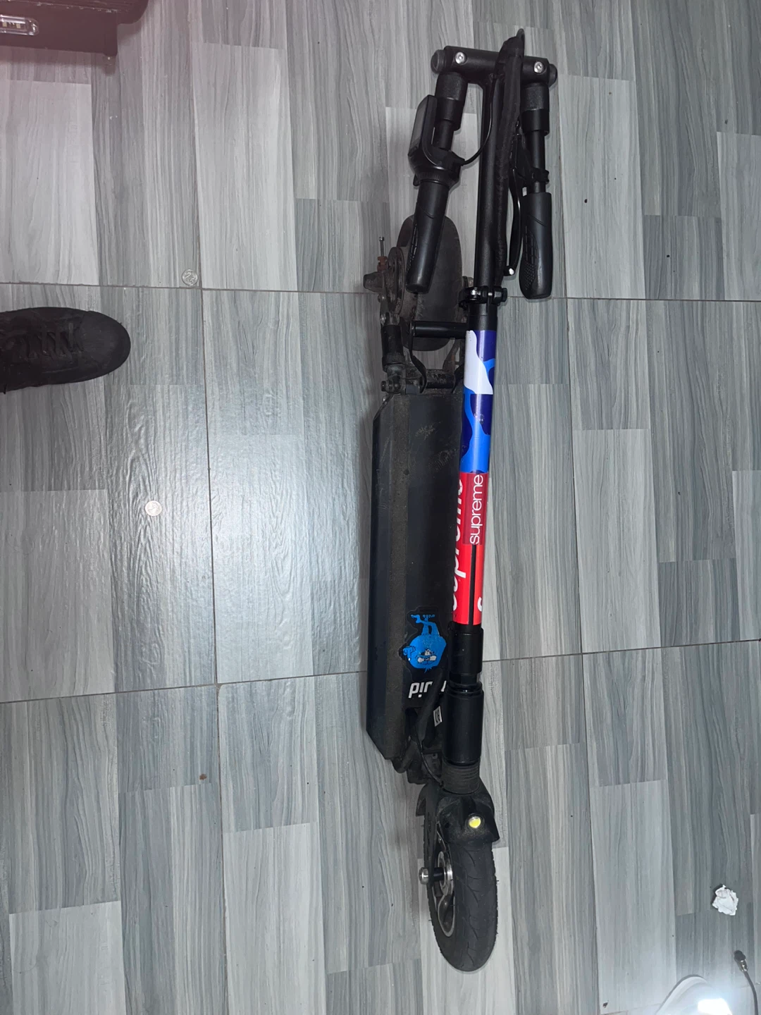 Fluid E Scooter with Supreme Sticker - photo 4