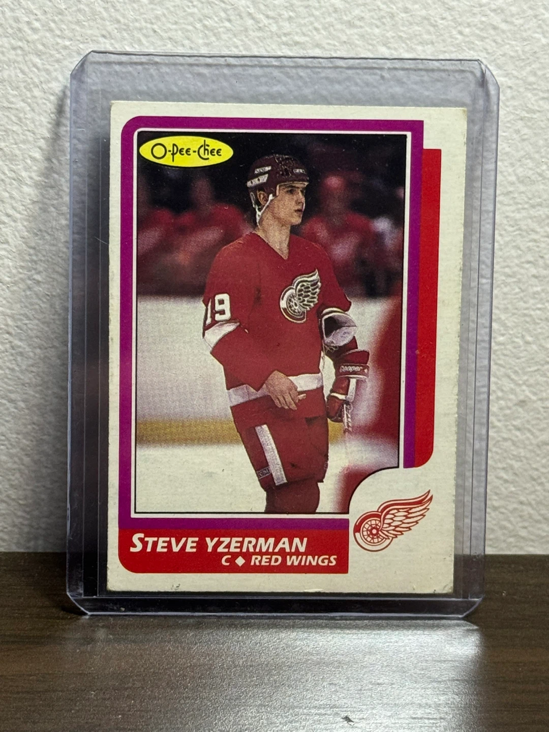 Steve Yzerman 1985-86 O-Pee-Chee Hockey Card