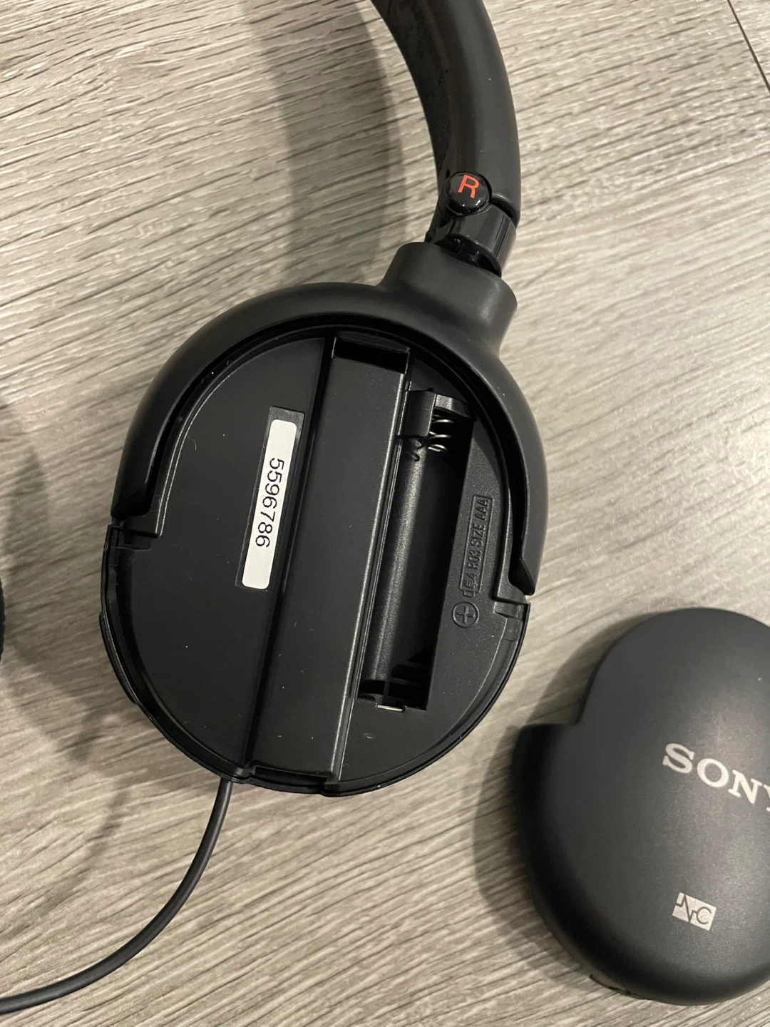 Sony Noise Cancelling Headphones - photo 3