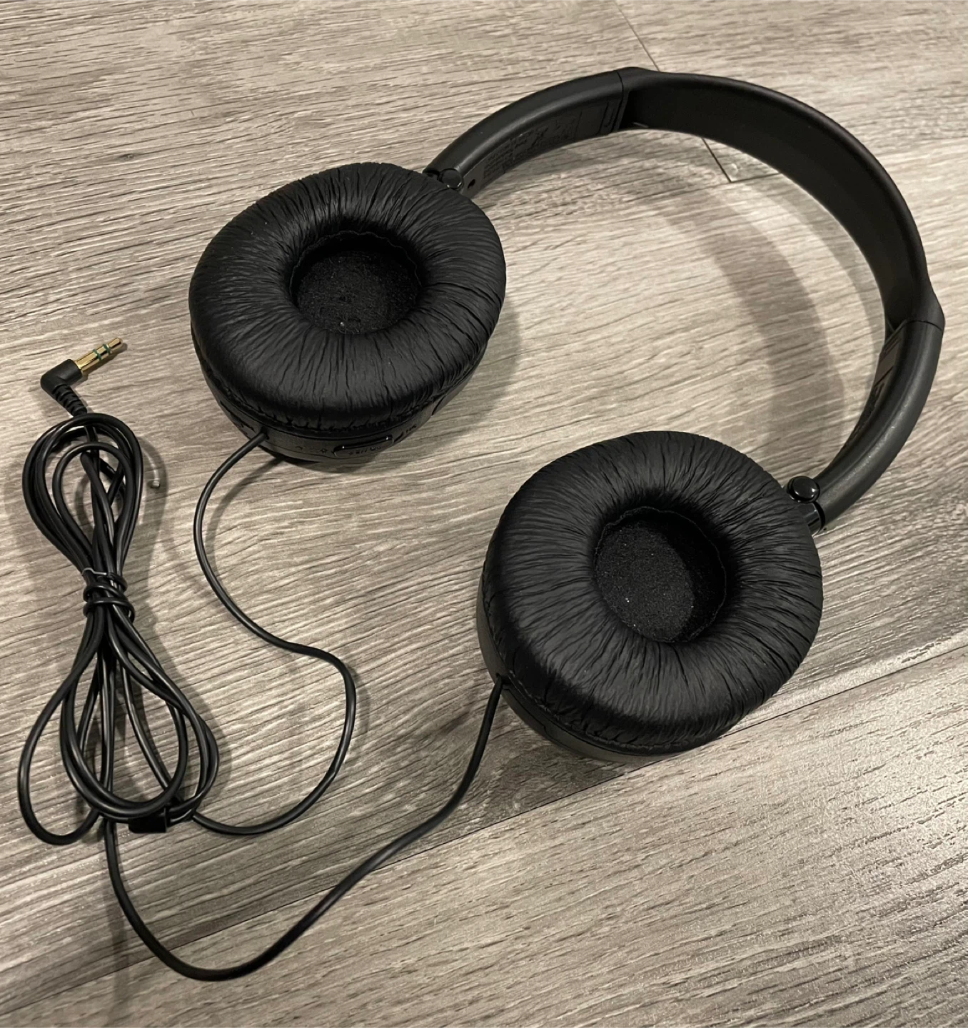 Sony Noise Cancelling Headphones - photo 2