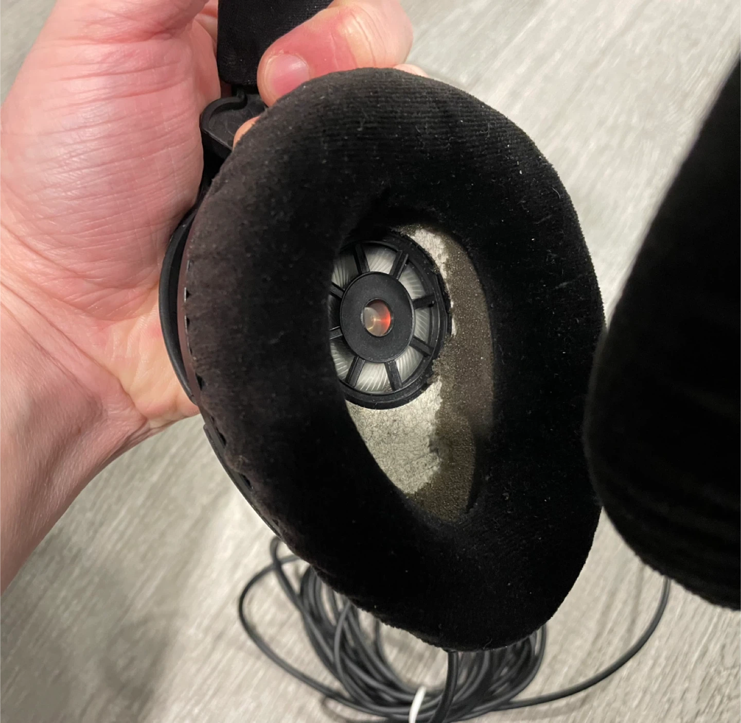 Sennheiser HD 570 Headphones - Black - photo 3