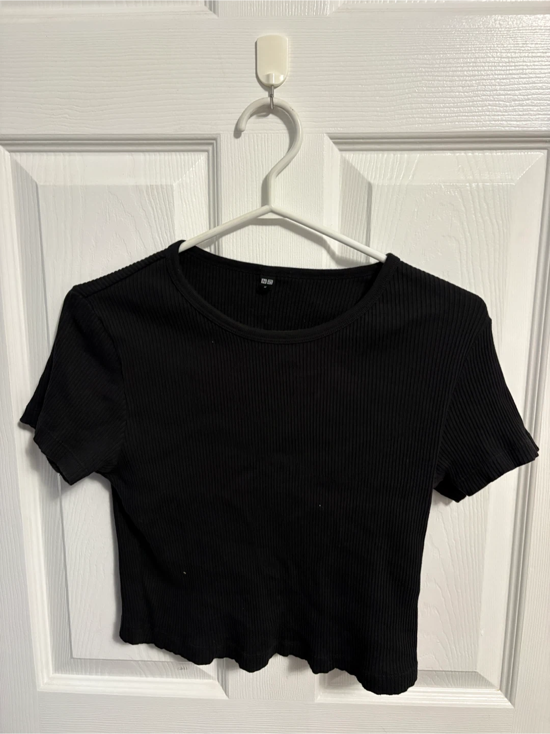 Uniqlo Black Ribbed Cropped Top (Medium)