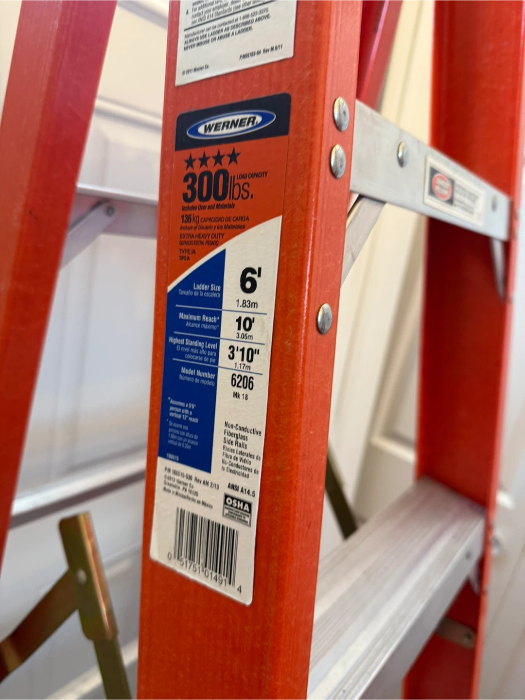 Werner 6' Fiberglass Step Ladder - 300 lbs Capacity - photo 2