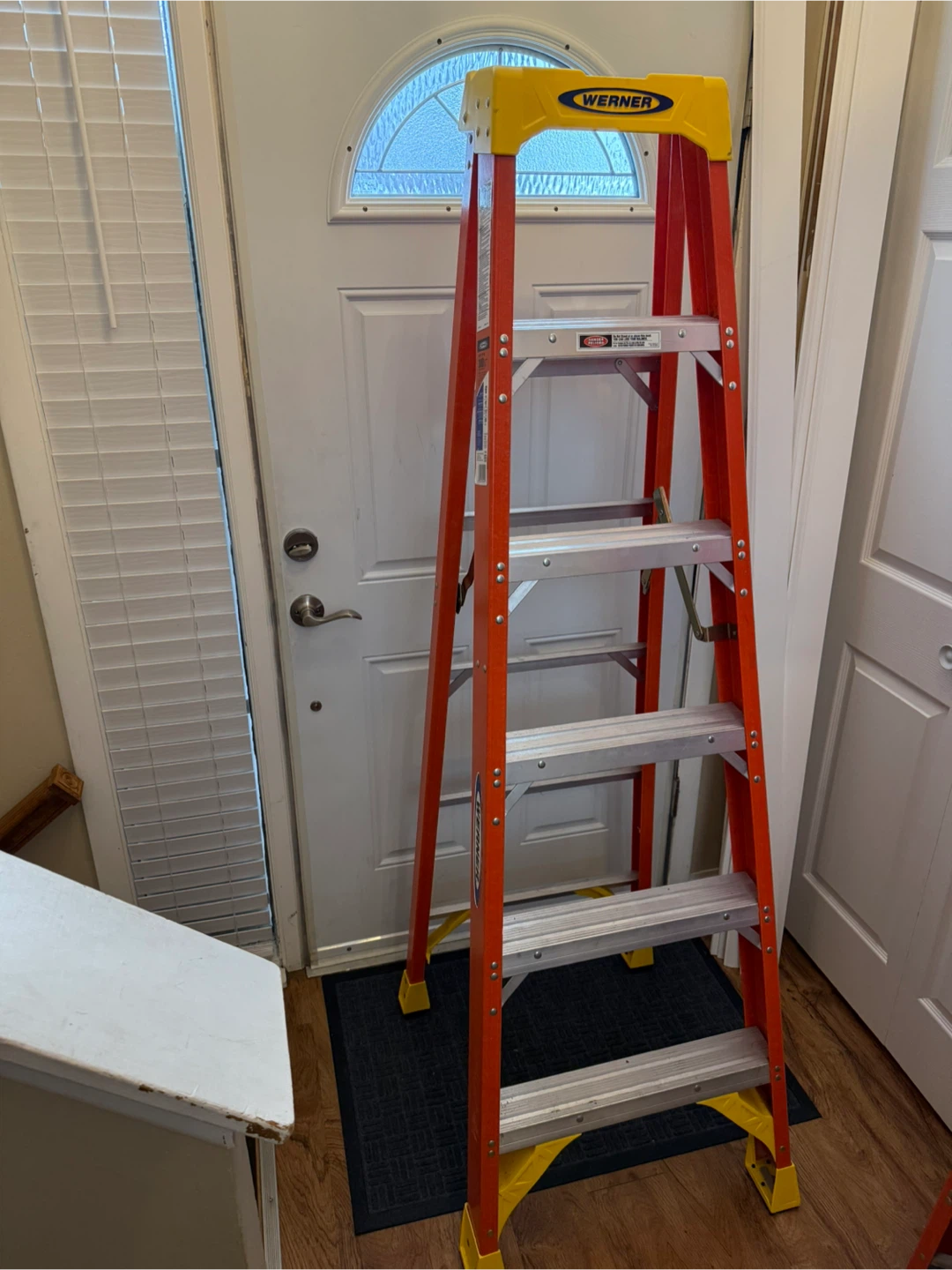 Werner 6' Fiberglass Step Ladder - 300 lbs Capacity