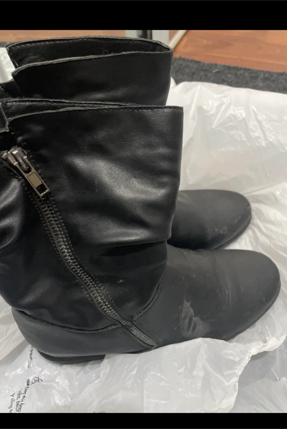 Black Ankle Boots with Zipper Detail 🥕