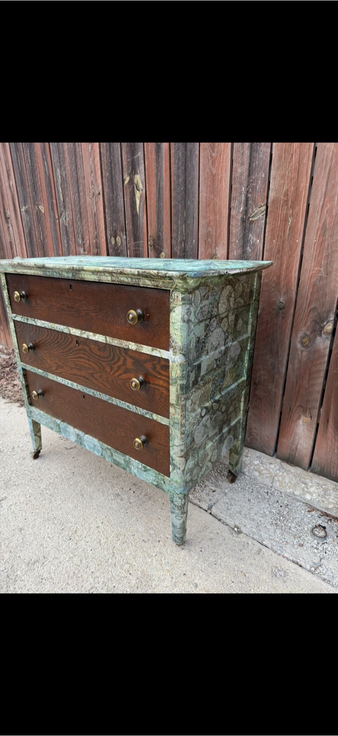 Vintage Wooden 3-Drawer Dresser - photo 2