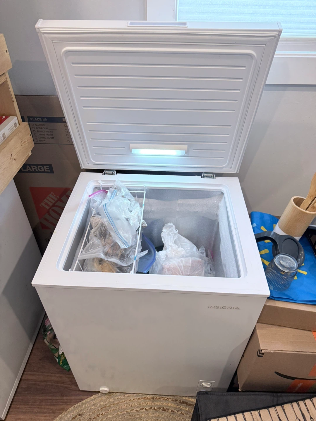 Insignia 5.0 Cu. Ft. Chest Freezer - White - photo 3