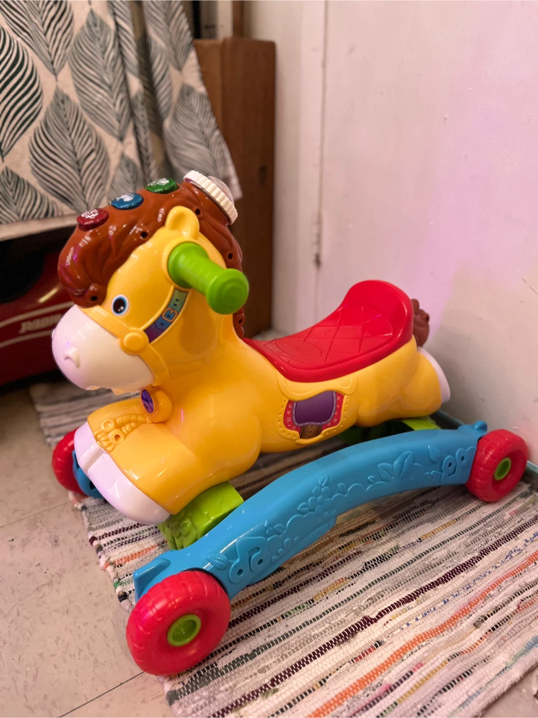 VTech Gallop & Rock Learning Pony makes music/talks