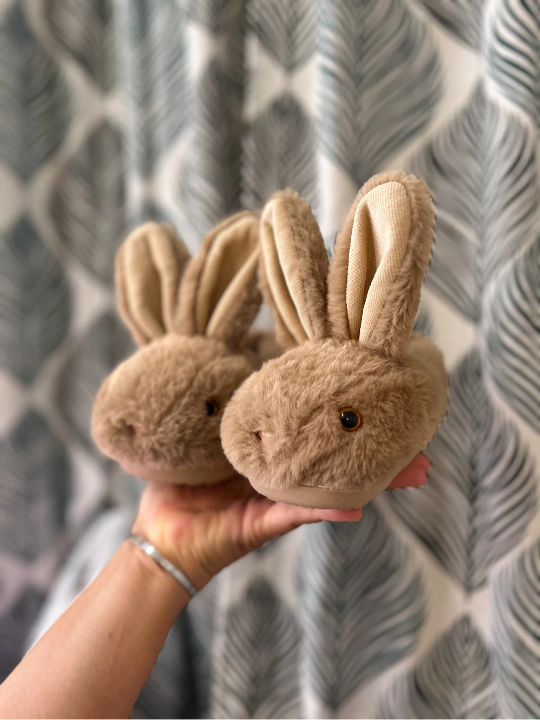 Bunny slippers size 8C/9C 🥕
