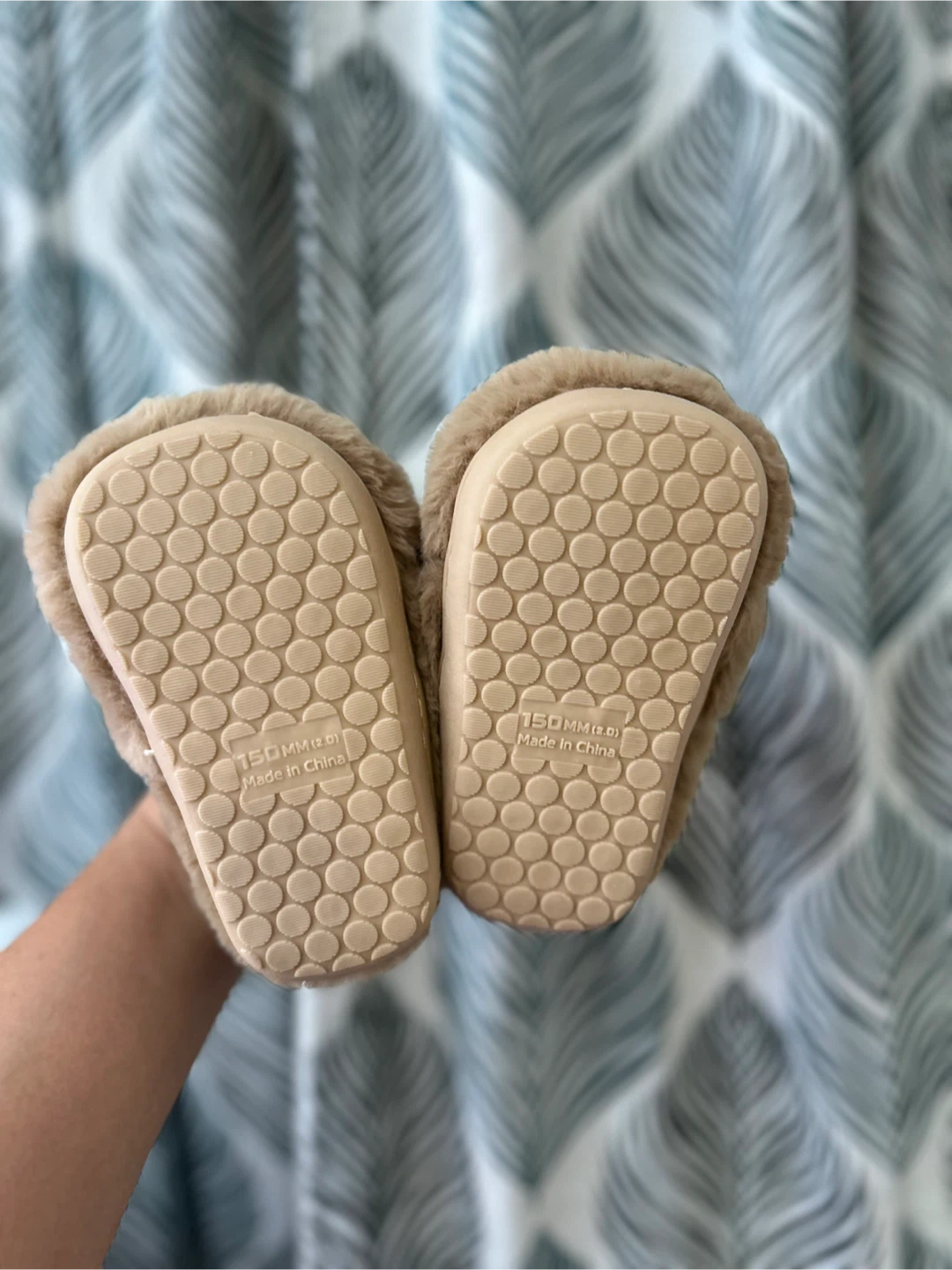 Bunny slippers size 8C/9C 🥕 - photo 3