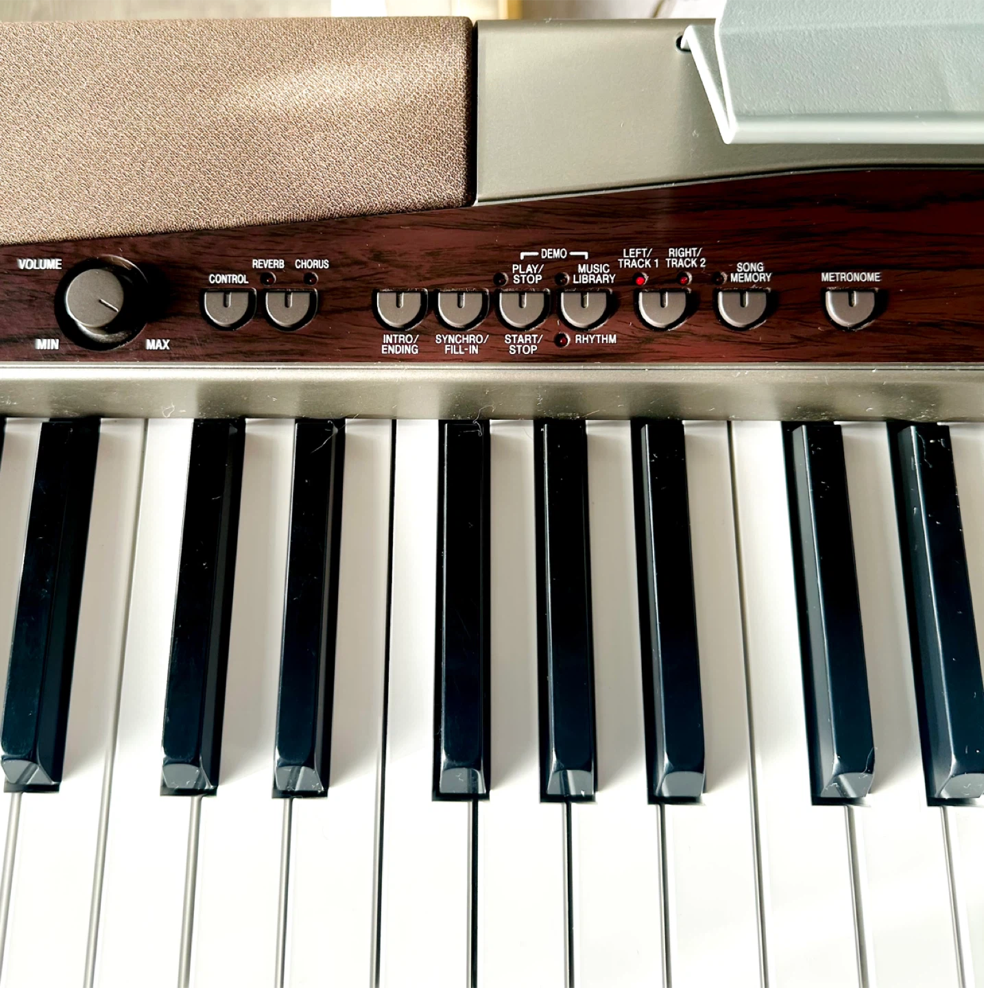 Great Sounding Piano Keyboard Piano, Weighted Keys w/ bench - photo 2