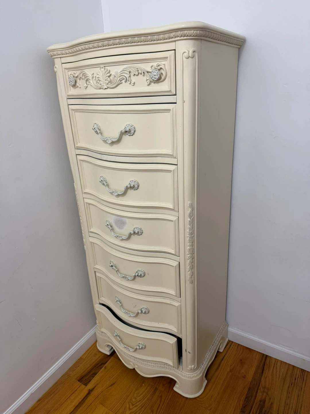 Antique White 7-Drawer Dresser - photo 2