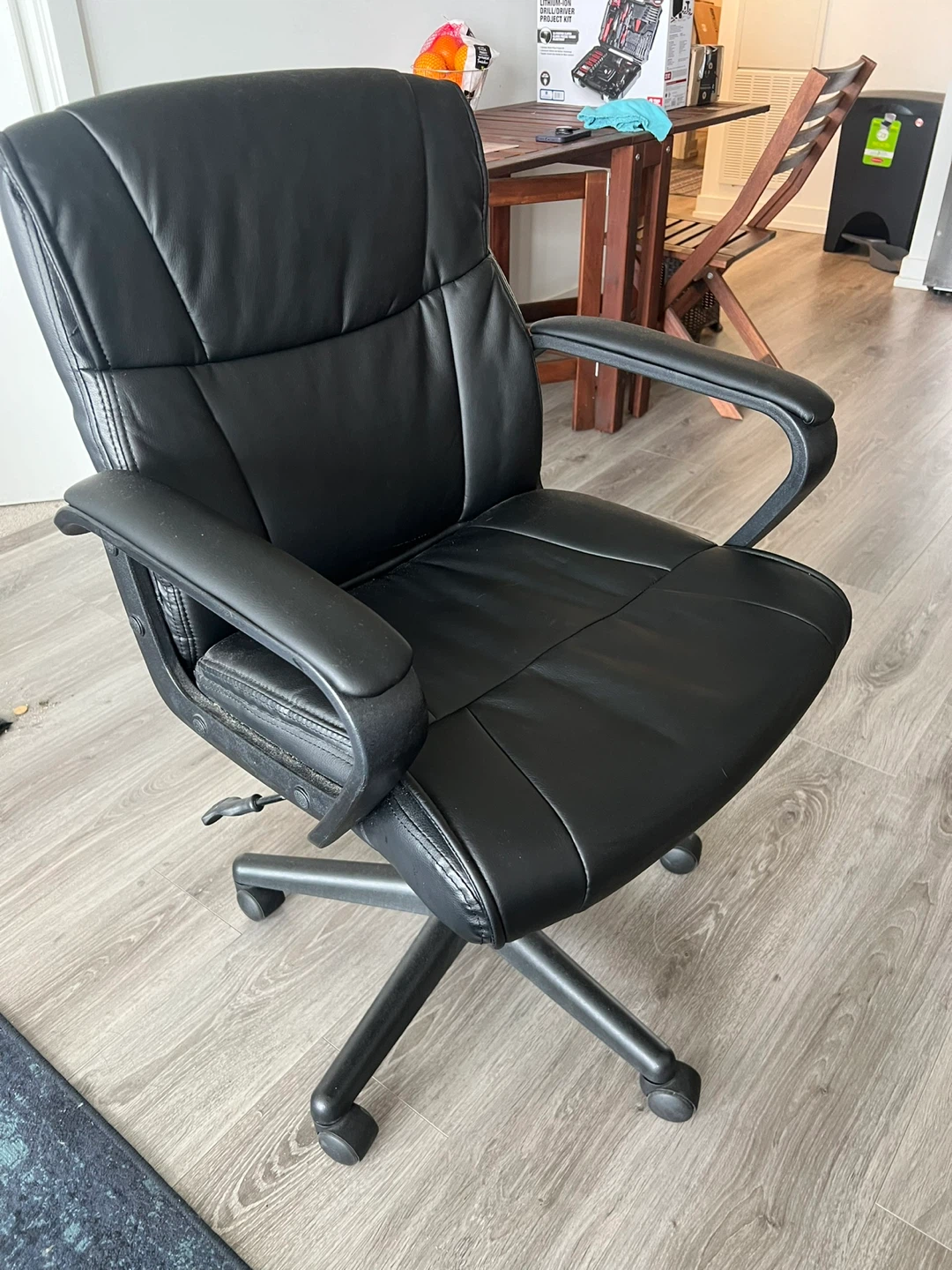 Black Office Chair - 20$