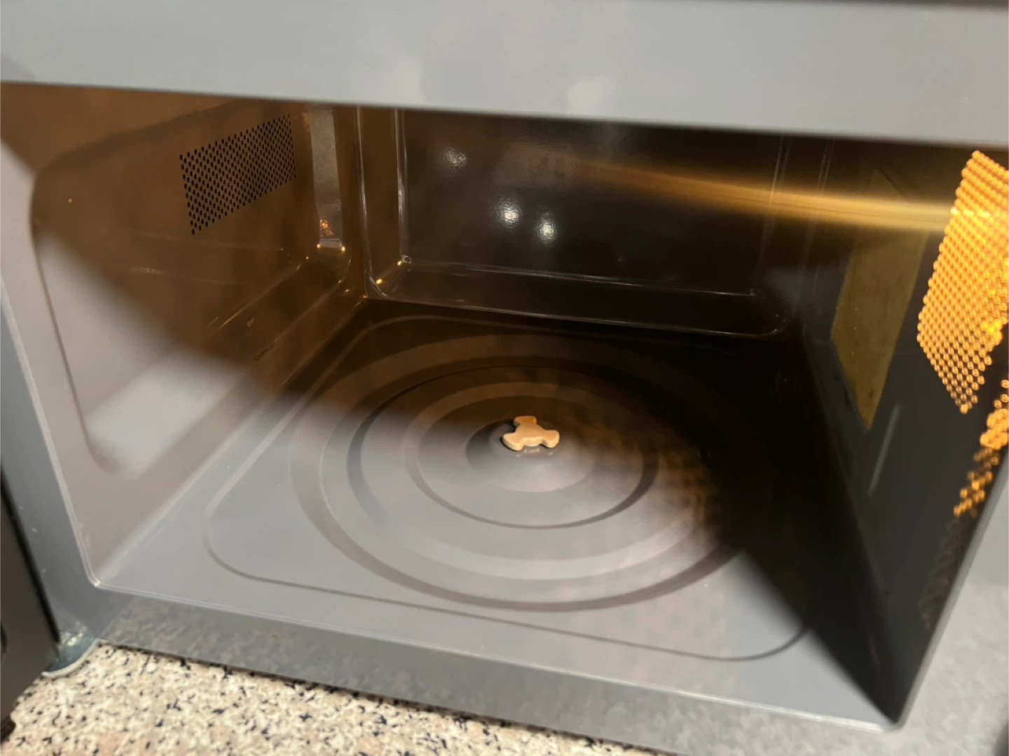 Magic Chef Microwave Oven - photo 2