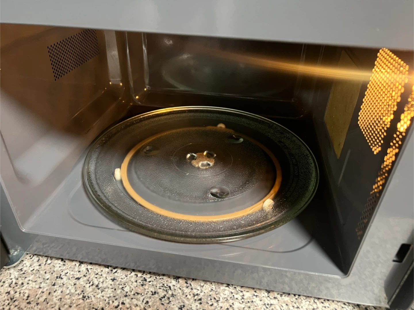 Magic Chef Microwave Oven - photo 3