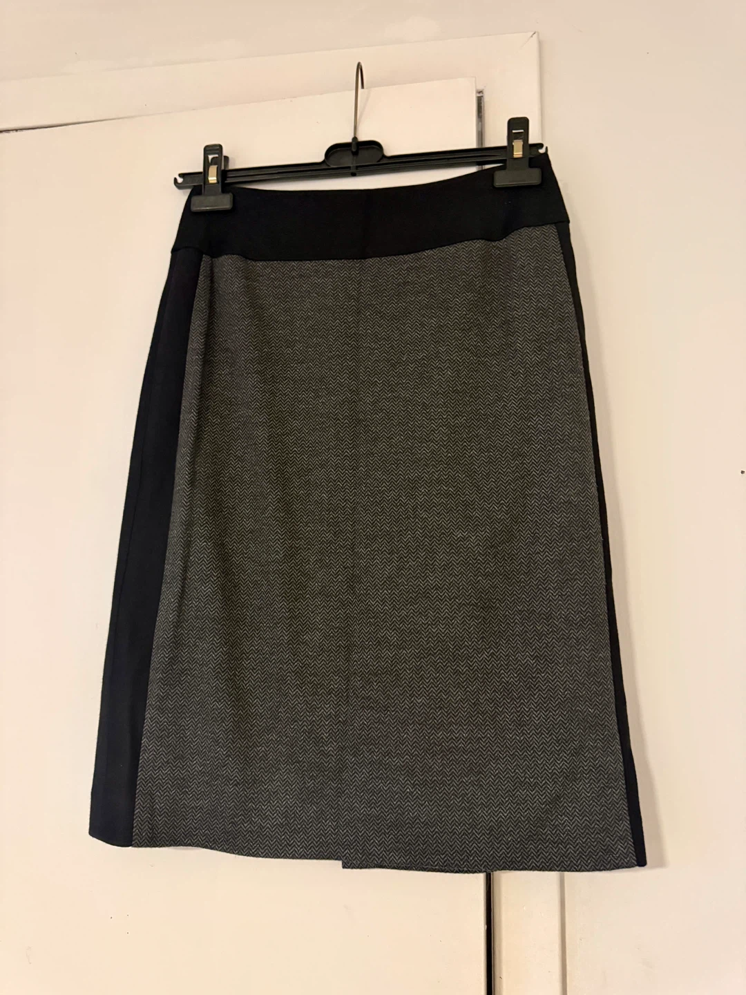 Tahari Arthur S. Levine Skirt Size 2
