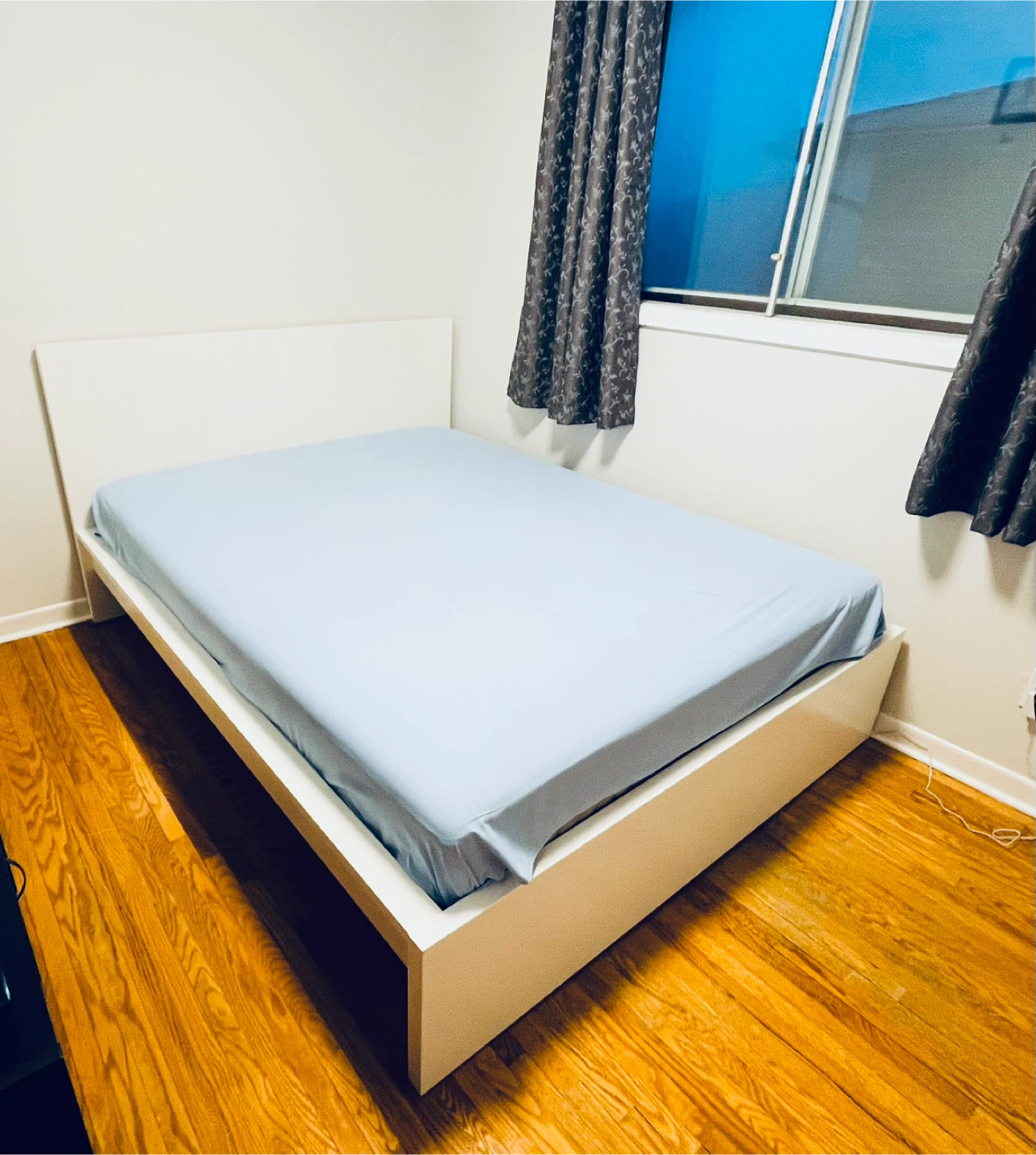 IKEA Bed Frame - White - Queen Size - photo 4