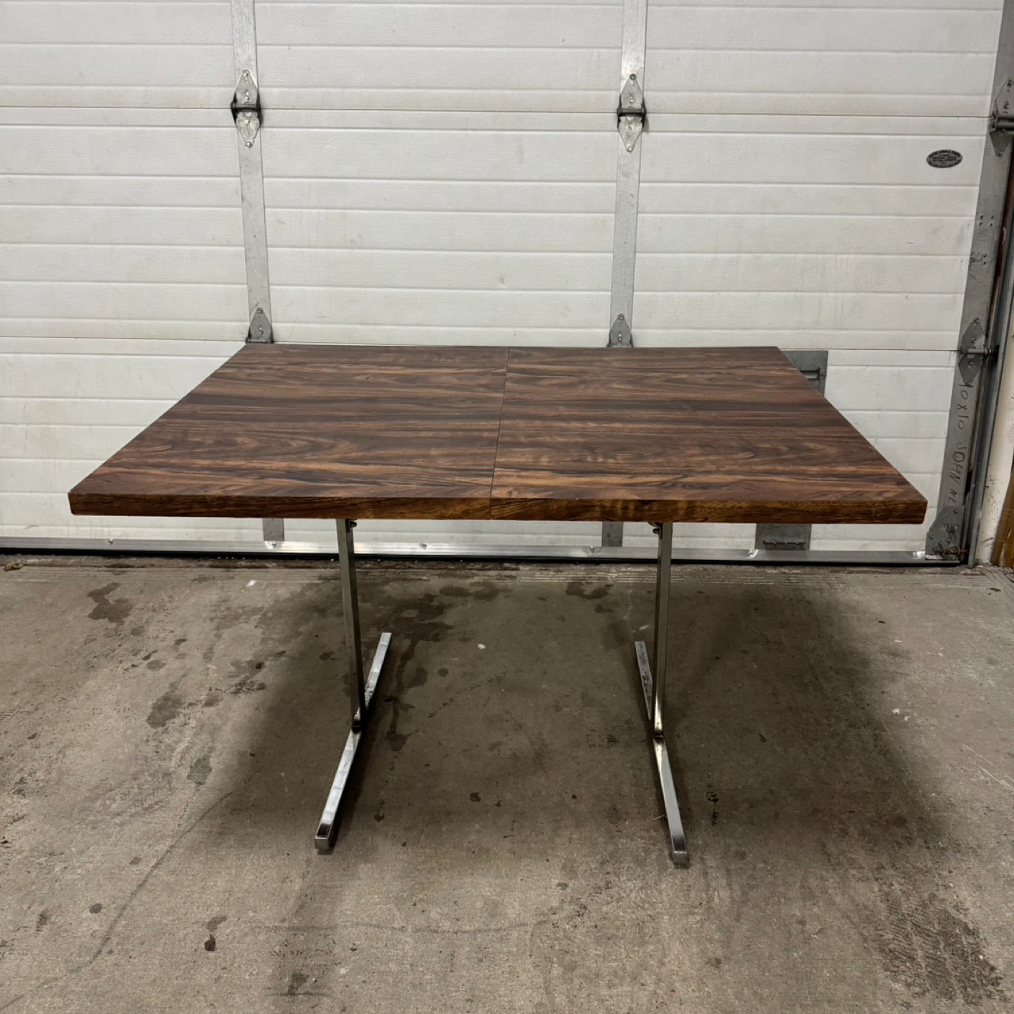 Modern MDF Wood-Look Dining Table with Metal Legs