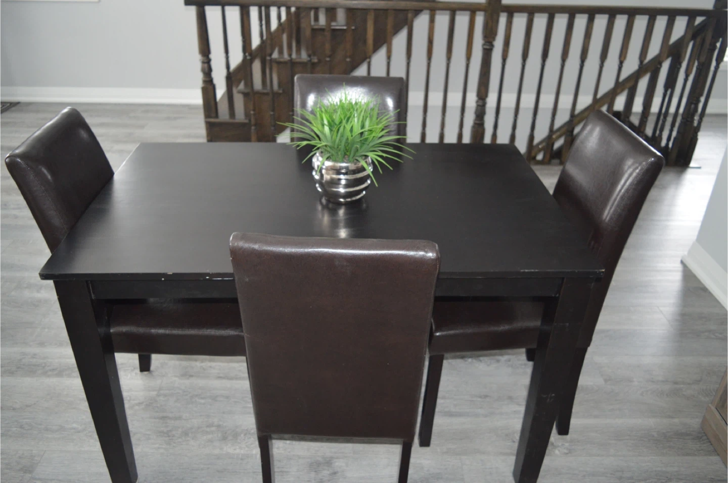 Dining Table with 4 Leather Chairs - Brown