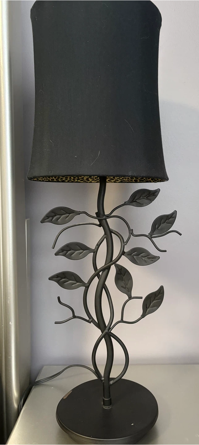 Black Metal Leaf Table Lamp