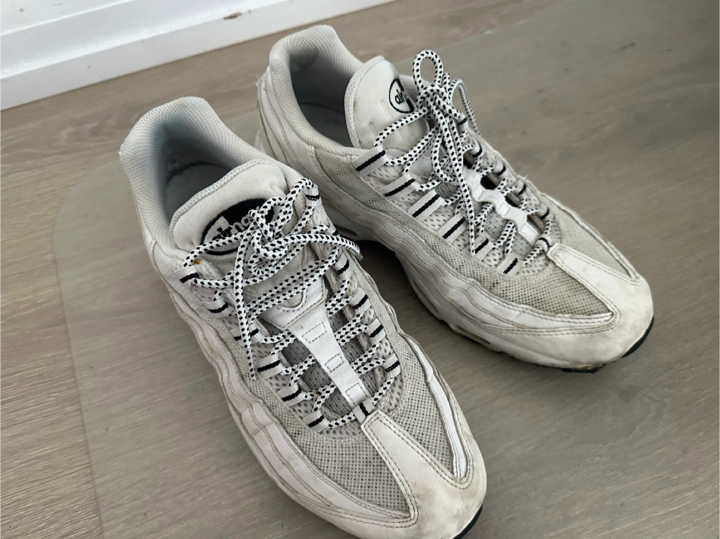 Nike Air Max 95 Sneakers - Size US 9
