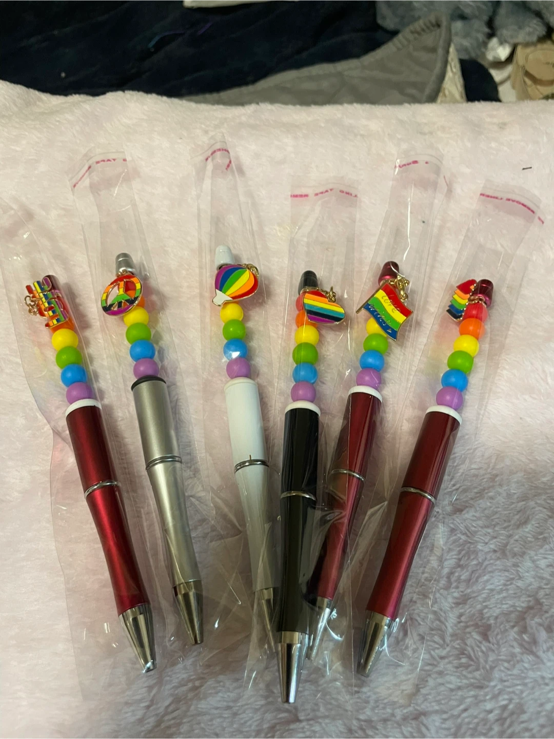 Handmade Beaded Pens and Keychains - photo 4
