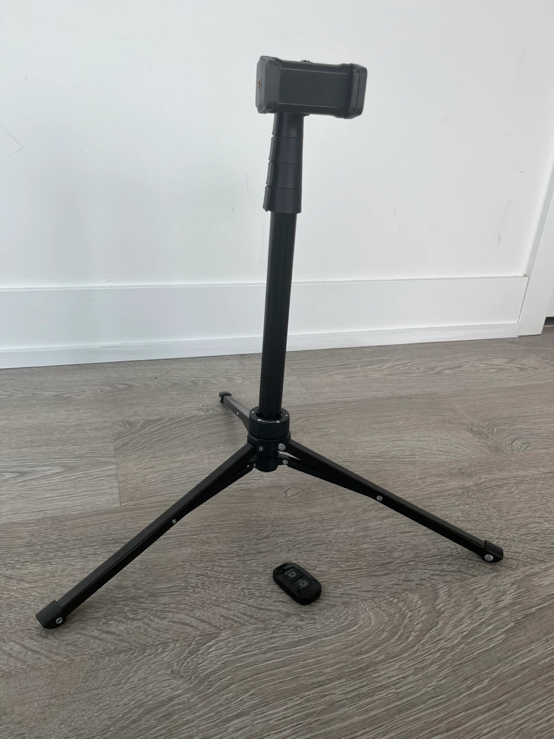 Extendable Phone Tripod - photo 3