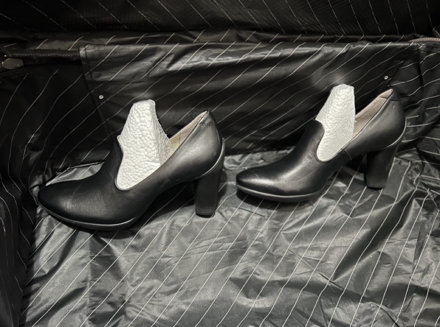 Brand New-Ecco Black Leather Heeled Pumps - Size 38 - photo 2