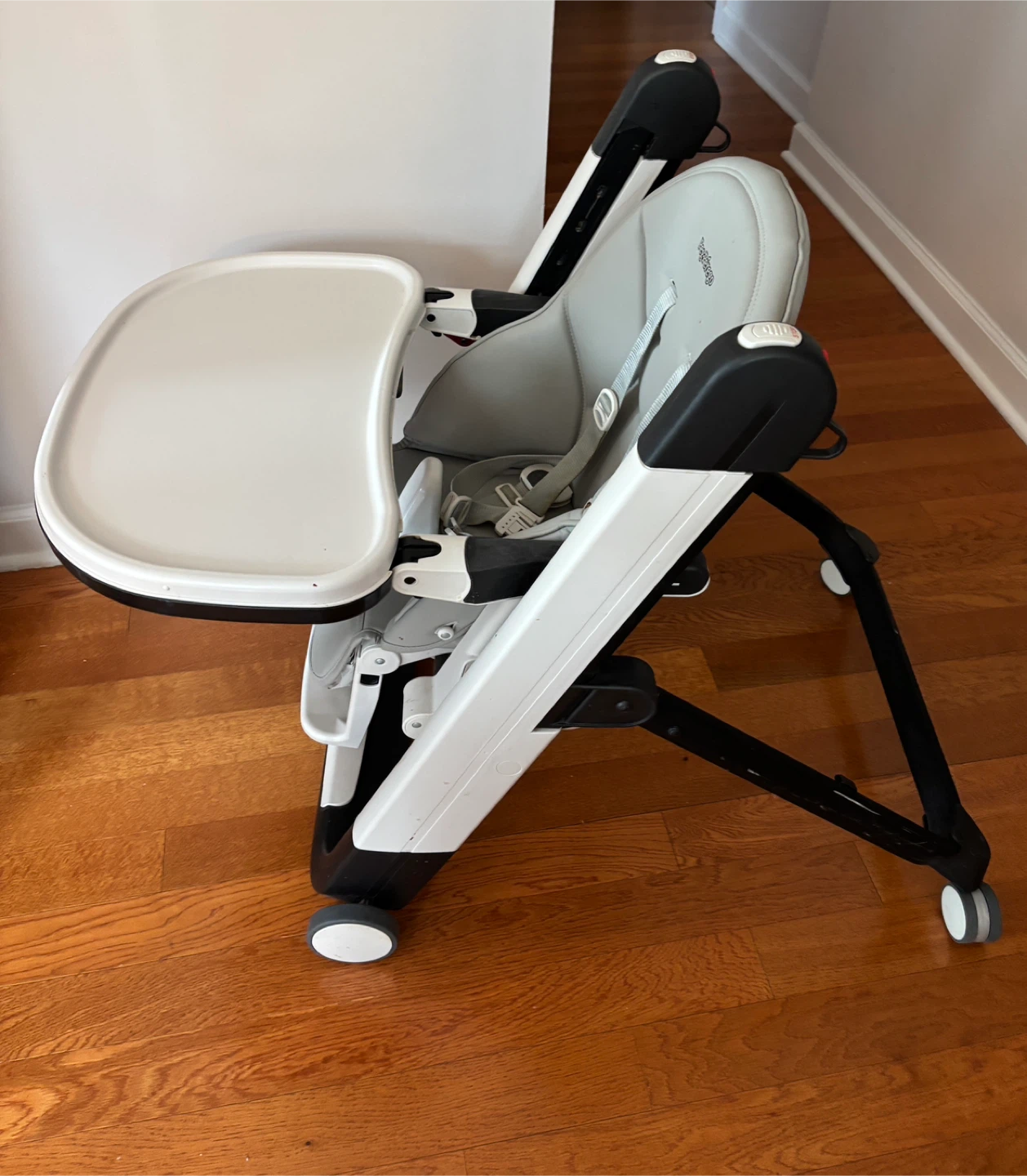 Peg Perego Siesta High Chair - Excellent Condition - photo 3