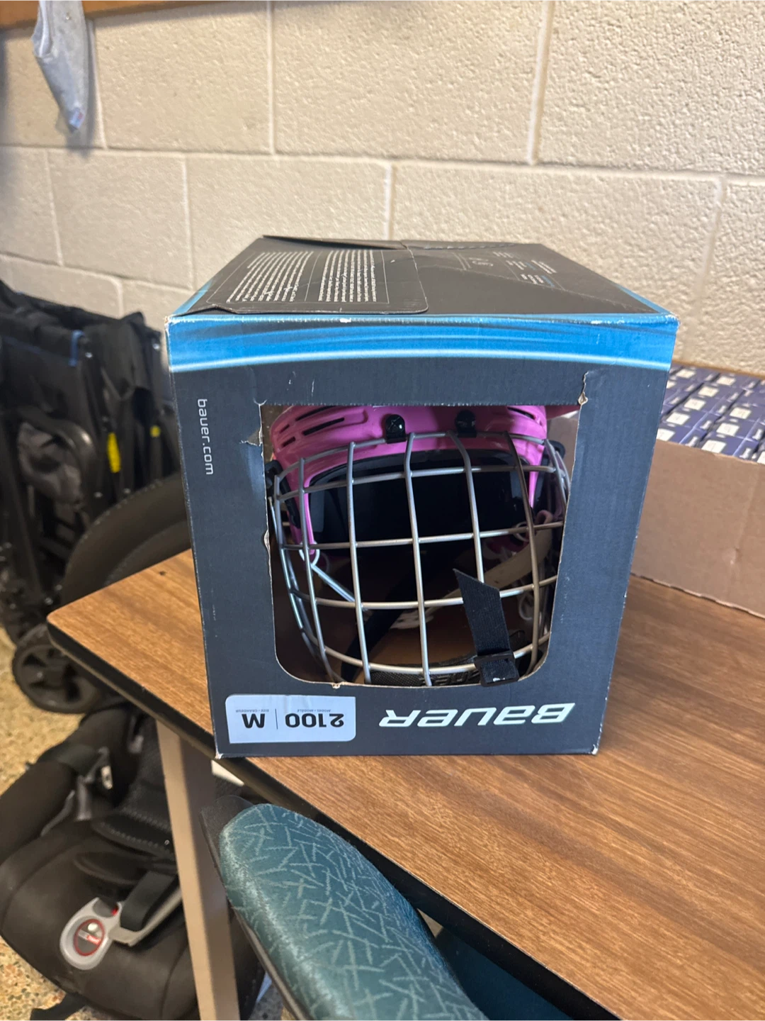 New Bauer 2100M Hockey Helmet - Size Medium