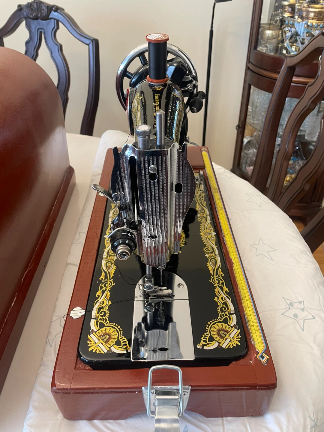 Vintage Beyond Sewing Machine with Case - photo 5