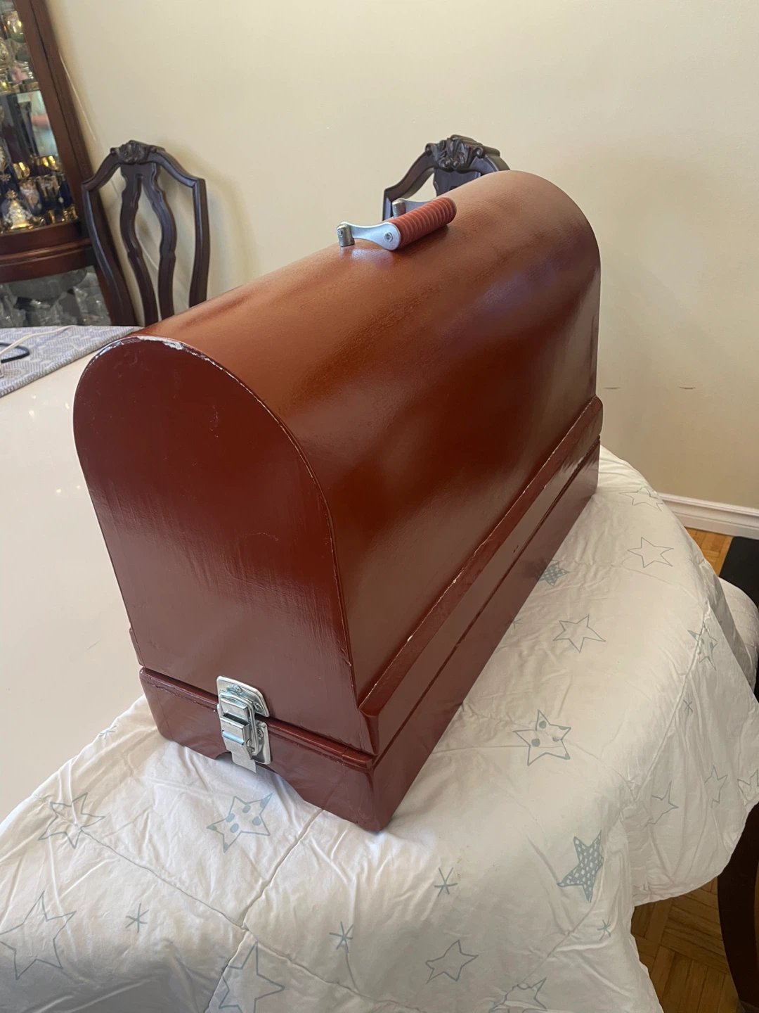 Vintage Beyond Sewing Machine with Case - photo 3