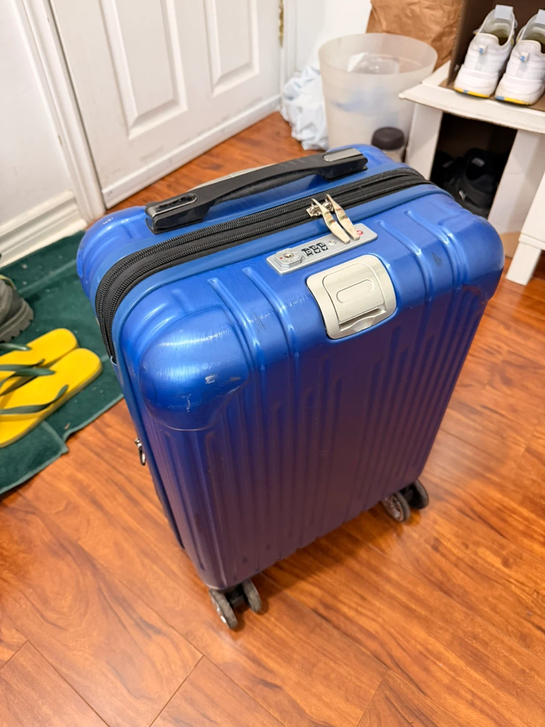20 inches Blue Spinner Luggage Carry-on Expandable - photo 2