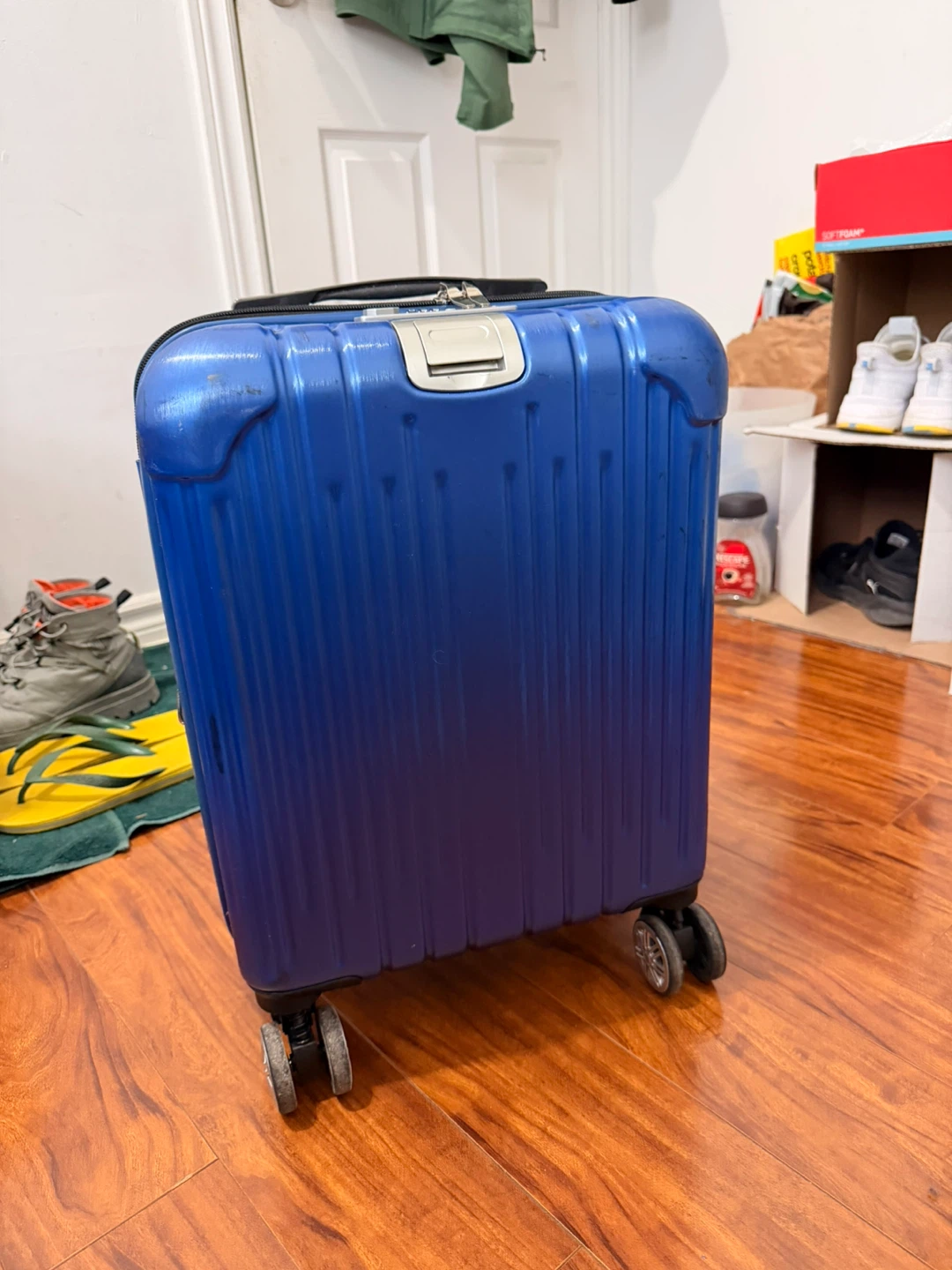 20 inches Blue Spinner Luggage Carry-on Expandable