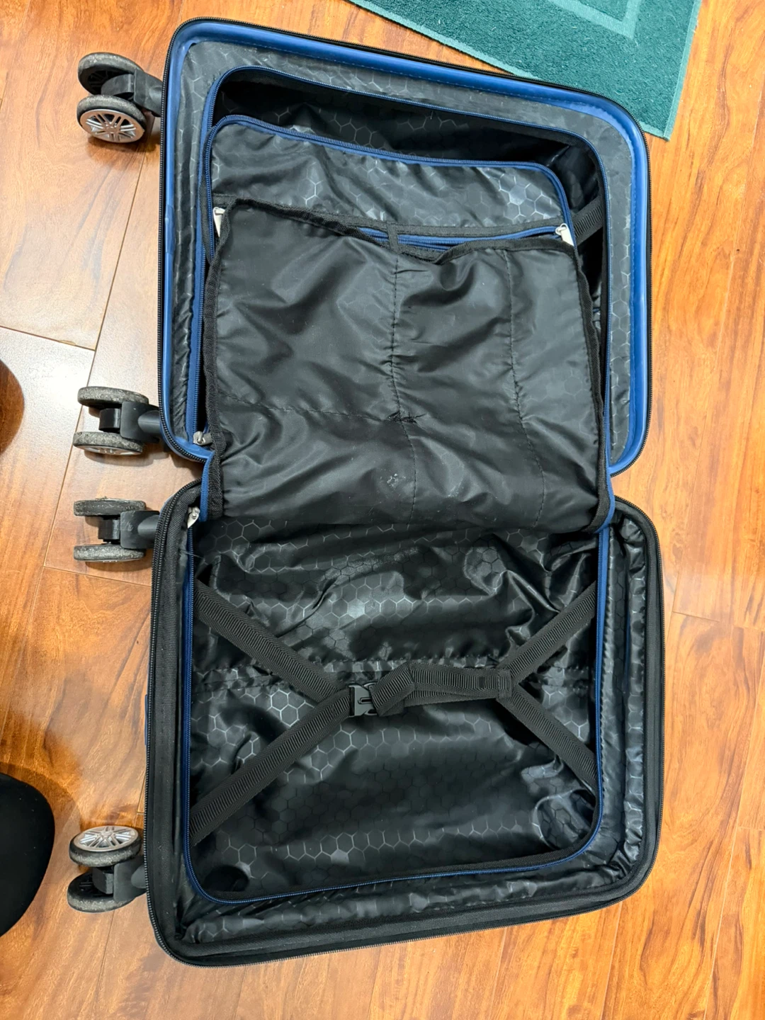 20 inches Blue Spinner Luggage Carry-on Expandable - photo 5