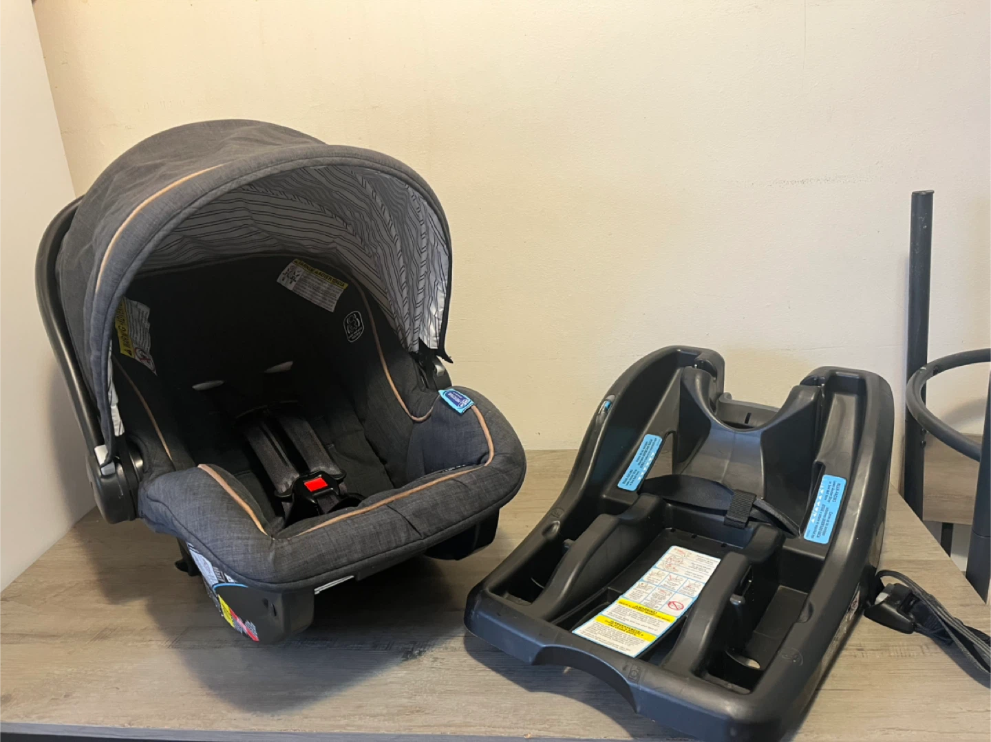 Graco SnugRide 35 Lite DLX Infant Car Seat