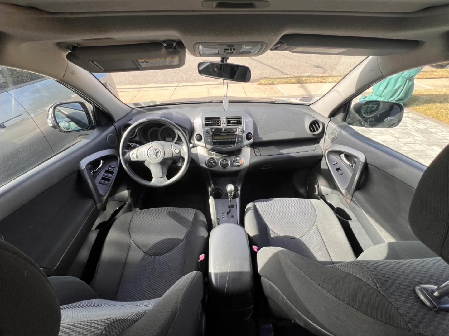2011 Toyota RAV4 V6 Sport - photo 2