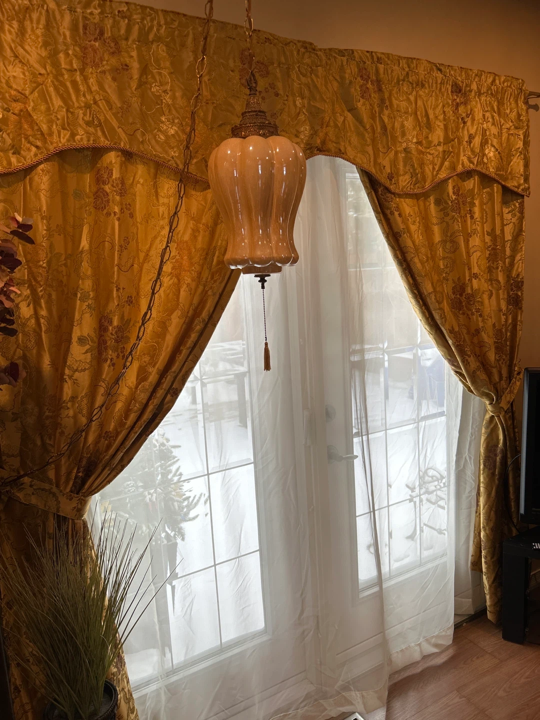 Floral Patterned Curtain with Valance