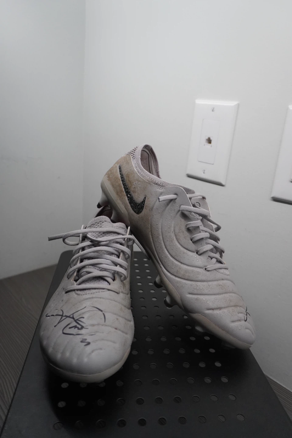 Match worn and signed Jonathan Osorio Nike Tiempo legend 9 Elite